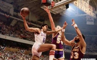 nba十大隔人扣篮，nba历史10大隔人暴扣