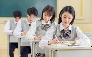 学生短剧剧本推荐4人可演，学生短片剧本