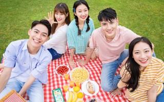 聚会喝酒沙雕文案，聚会喝酒沙雕文案搞笑